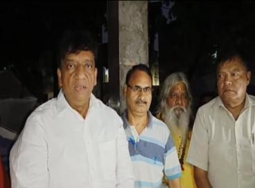 डी टी सी कॉलोनी(घण्टाघर) के निवासियों पर लटकी मकान खाली करने की तलवार,  आयोग के अध्यक्ष द्वारा सभी कर्मचारियों को आश्वस्त किया गया कि वैकल्पिक स्थान मुहैया कराए जाने का किया जाएगा भरपूर प्रयास 